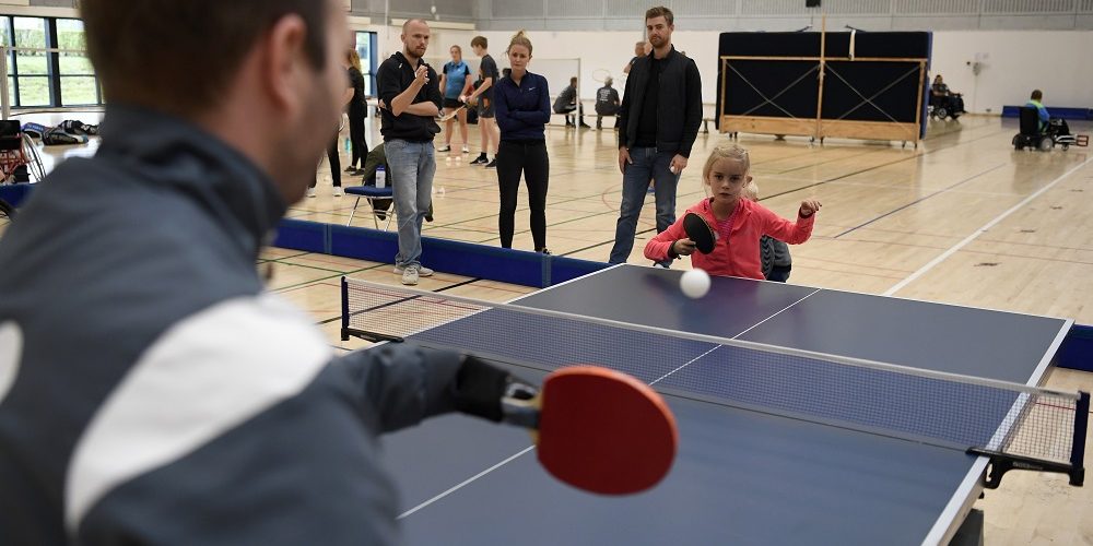 Parabordtennis på charmeoffensiv