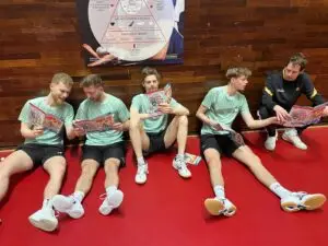 Landsholdet læser Anders And & Co.